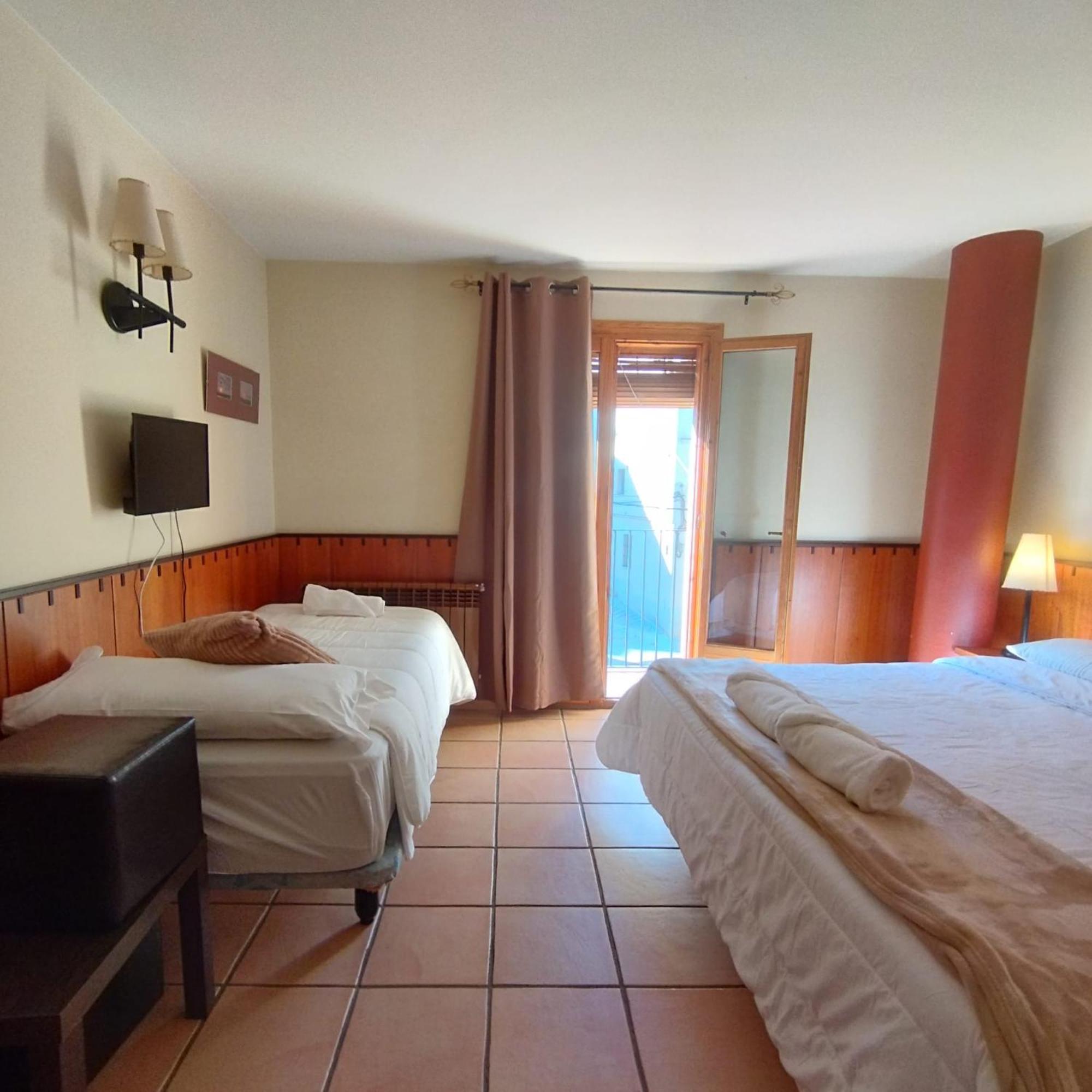 Hostal Tastavins Penarroya De Tastavins Luaran gambar