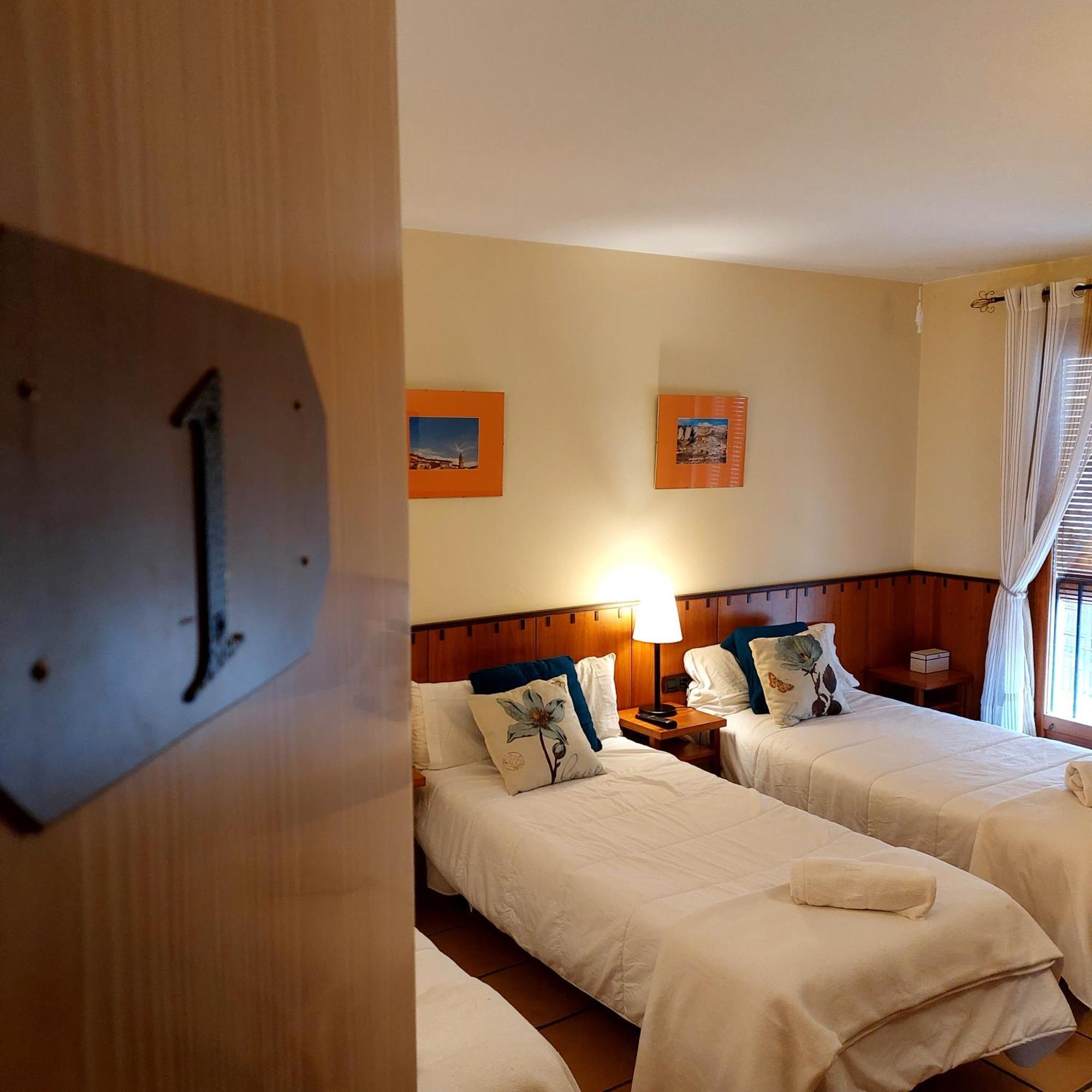 Hostal Tastavins Penarroya De Tastavins Bilik gambar